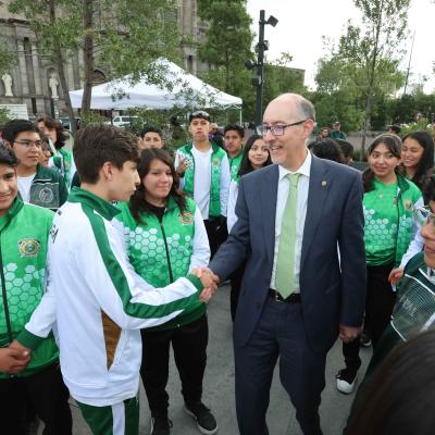 Honramos los símbolos que nos unen como mexicanos, arriamiento de bandera acompañado de integrantes del Gabinete Universitario 26/oct/23