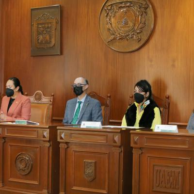  El rector de la UAEMéx, Carlos Eduardo Barrera Díaz, firmó el convenio de revisión salarial 2022, para preservar los derechos y obligaciones laborales del personal académico, bajo un esquema de cordialidad respeto y cordialidad mutua.