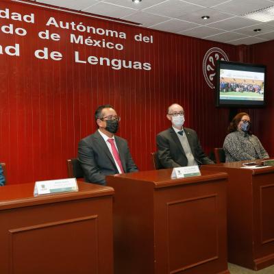El rector de la UAEMéx, Carlos Eduardo Barrera Díaz, encabezó el cuarto informe de actividades de la Facultad de Lenguas e inauguró el Laboratorio Internacional de Traducción e Interpretación