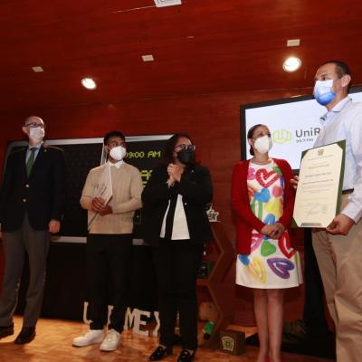 En el marco del XV Aniversario de UniRadio, el rector de la UAEMéx, Carlos Eduardo Barrera Díaz, afirmó que UniRadio se ha consolidado como un referente de la divulgación científica, tecnológica, humanística y artística en la entidad mexiquense