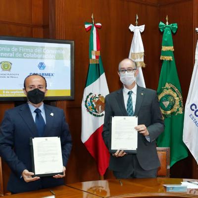 El Rector Carlos Eduardo Barrera Díaz y el Presidente de la Confederación Patronal de la República Mexicana en Estado de México, Jesús Trigos Rodríguez firmaron el Convenio General de Colaboración.