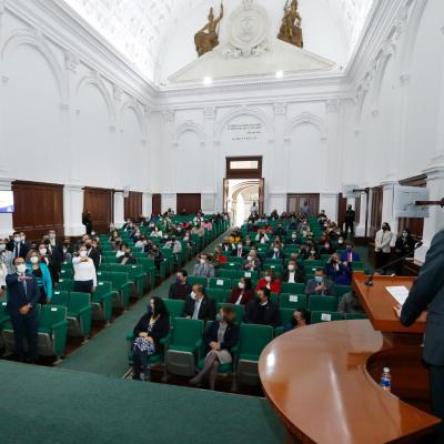 El Rector Carlos Eduardo Barrera Díaz en el Cuarto informe y entrega de reconocimiento de 25 años de servicio a trabajadores del Sindicato Único de Trabajadores y Empleados al Servicio de la Universidad Autónoma del Estado de México