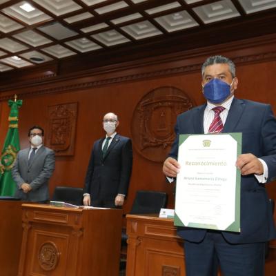 El Rector de la UAEMéx Carlos Eduardo Barrera Díaz, encabezó la Ceremonia de Clausura de la Jornada de Protección Industrial, Innovación y Modelos de Transferencia 2021, y realizó la entrega de reconocimientos a inventores e inventoras universitarias.