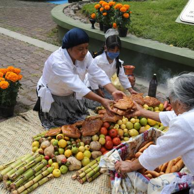Ofrenda De Día De Muertos Otom En Antropología