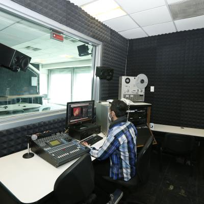 Entrega De Equipo De Absorción De Audio En Uniradio