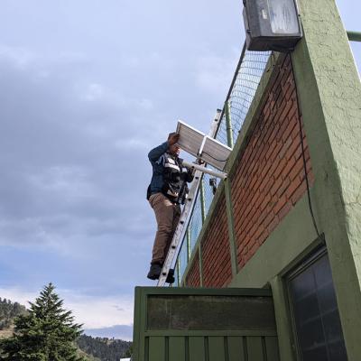 Toluca, México.- Instalación de luminarias Facultad de Contaduría unidad Los Uribe. Junio de 2022. 