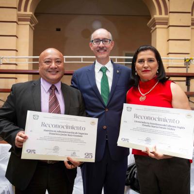 Entrega de Reconocimientos por 25, 30, 35 años y más de Servicio Académico Laboral de la FAAPAUAEM.