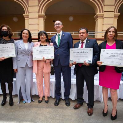 Entrega de Reconocimientos por 25, 30, 35 años y más de Servicio Académico Laboral de la FAAPAUAEM.