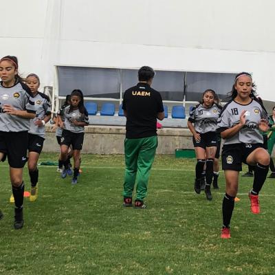 Calentamiento del equipo representativo de Fútbol Asociación femenil contra Tecnológico de Monterrey campus Puebla octubre 2022