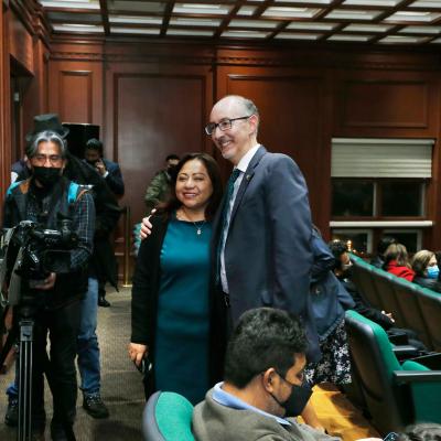 El rector de la Universidad Autónoma del Estado de México (UAEMéx), Carlos Eduardo Barrera Díaz, entregó implementos de trabajo en la Federación de Asociaciones Autónomas de Personal Académico de esta casa de estudios (FAAPAUAEM).