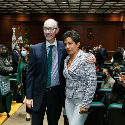 El rector de la Universidad Autónoma del Estado de México (UAEMéx), Carlos Eduardo Barrera Díaz, entregó implementos de trabajo en la Federación de Asociaciones Autónomas de Personal Académico de esta casa de estudios (FAAPAUAEM).