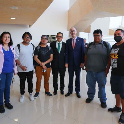 El rector Carlos Eduardo Barrera Díaz encabezó la lectura del primer informe de actividades del director del Centro Universitario UAEM Valle de México, José Guadalupe Miranda Hernández