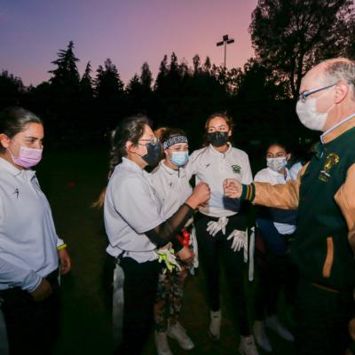 Entrega de luminarias en cancha deportiva de Campus Colón