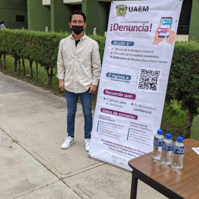 Personal adscrito a la oficina de la Abogada General de la Universidad Autónoma del Estado de México, visitó el Centro Universitario UAEM Zumpango instalando una mesa de quejas y denuncias para la comunidad universitaria.