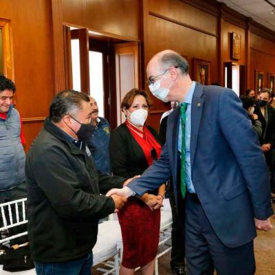 El rector de la UAEMéx, Carlos Eduardo Barrera Díaz, encabezó la instalación de dichas mesas con la FAAPAUAEM y el SUTESUAEM